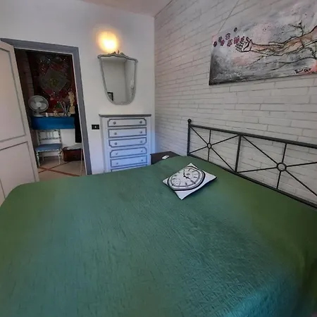 La Casa Nella Roccia * Nápoles